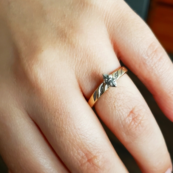 Women's ring size 7 10k - Picture 4 of 4